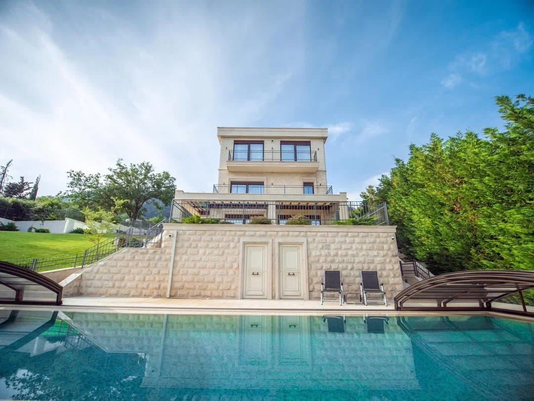 Image of Villa - 6 Bedrooms - 2 Bathrooms for Sale in Tivat-Mrcevac-Montenegro, Image 3